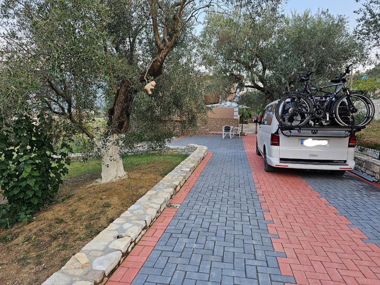 Guesthouse Iljaz Берат Экстерьер фото