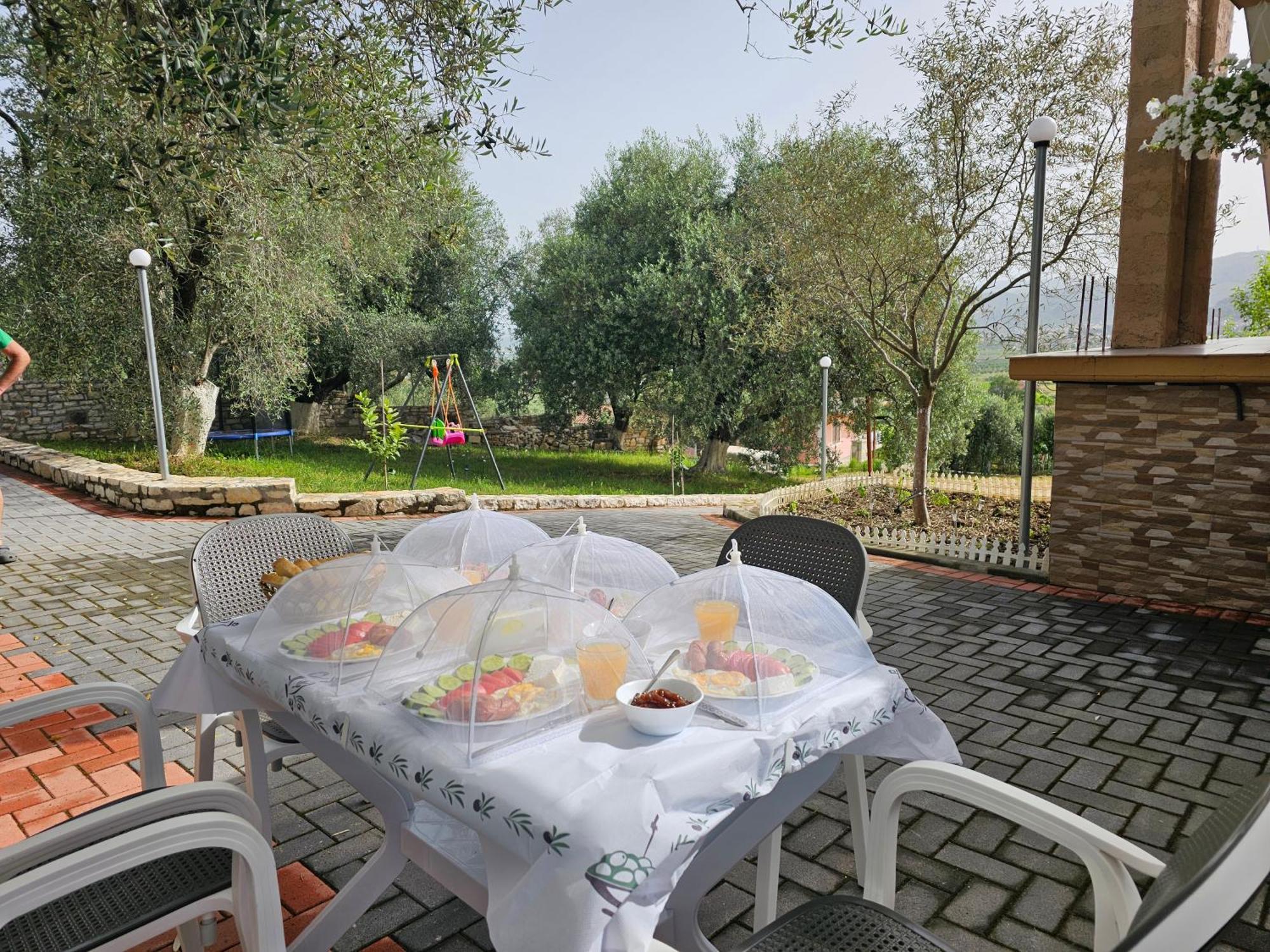 Guesthouse Iljaz Берат Экстерьер фото