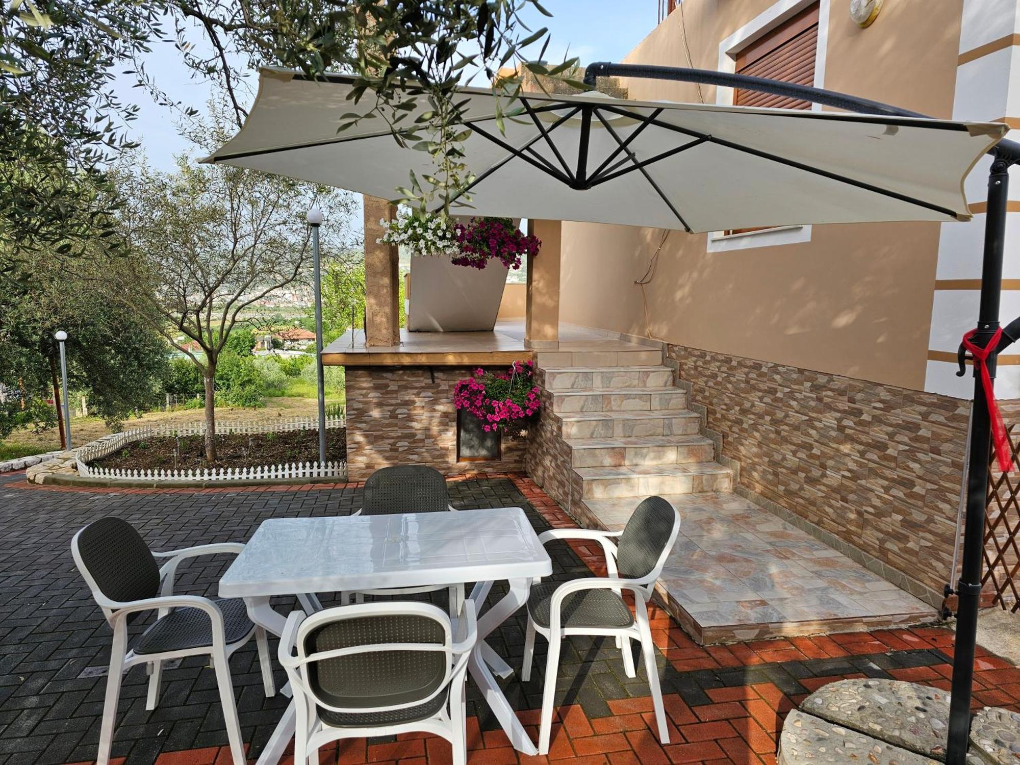 Guesthouse Iljaz Берат Экстерьер фото