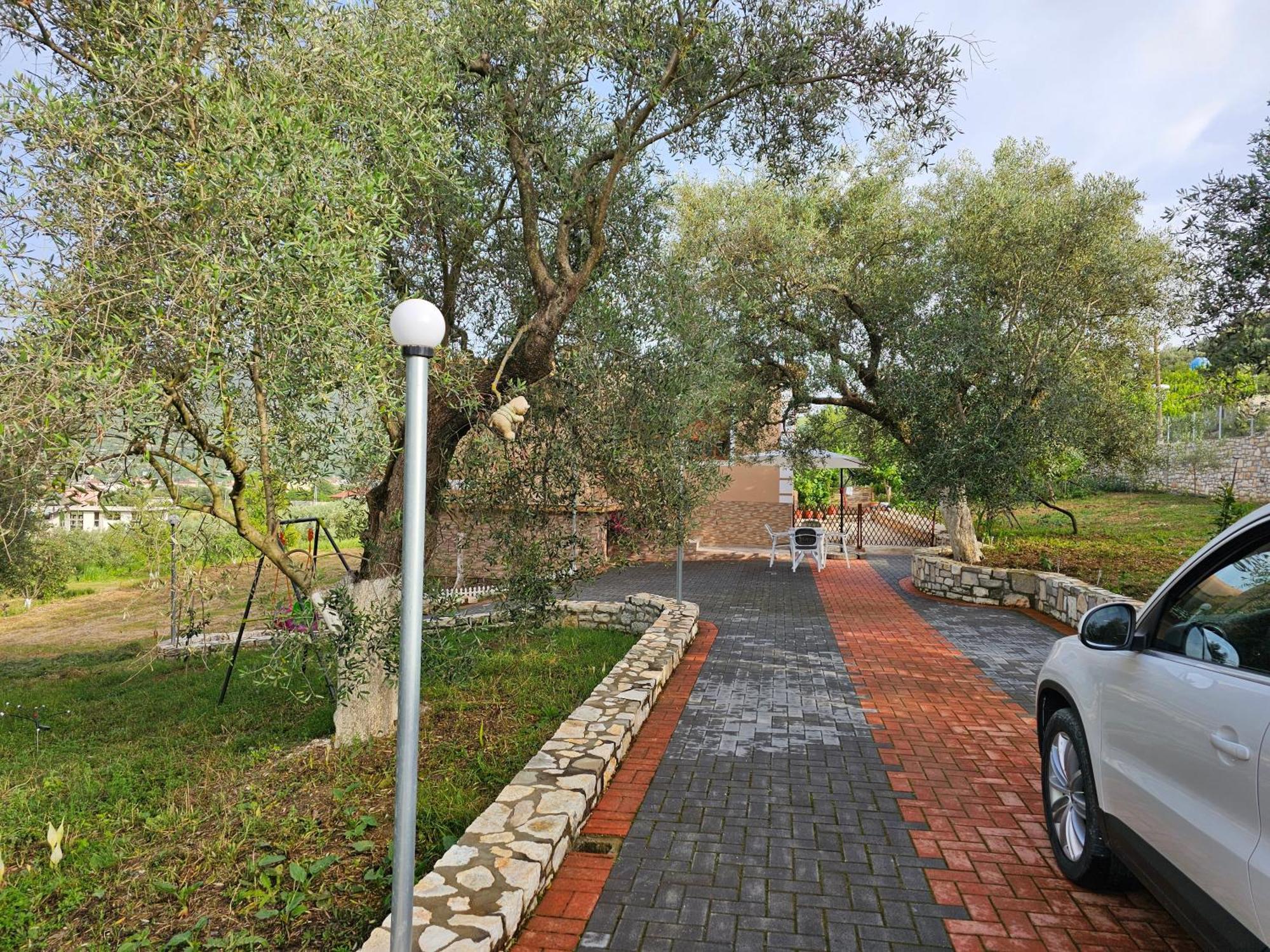 Guesthouse Iljaz Берат Экстерьер фото
